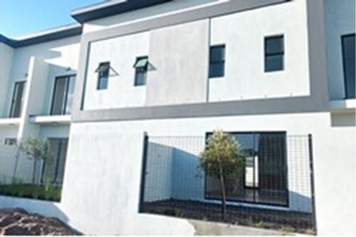 For Sale: 3-Bedroom Apartment in Sandown with secure parking and communal areas.