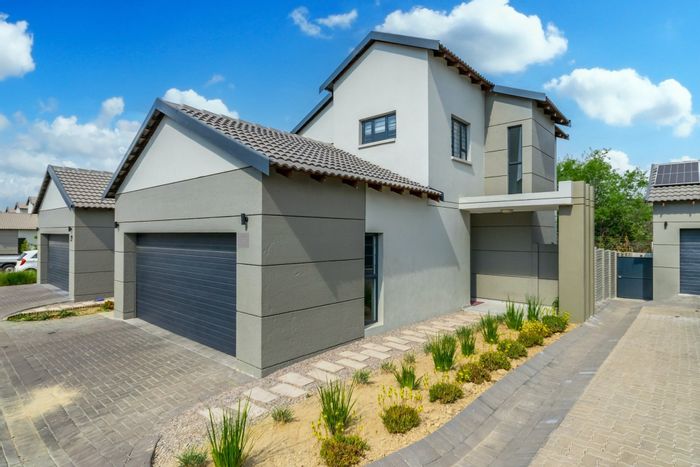 3-Bedroom Townhouse To Rent in Craigavon with pool, garage, and garden access.