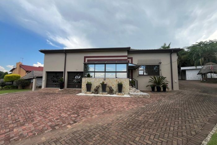 Amiel Park House For Sale: 4 Bedrooms, spacious garden, close to amenities.