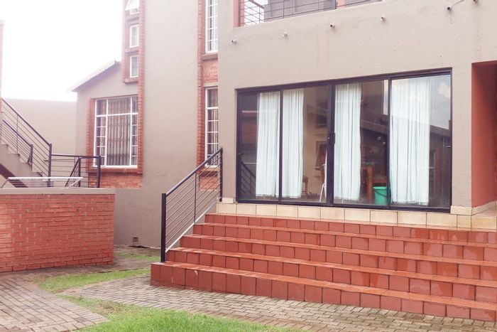 For Sale: 3-Bedroom Apartment in Honeydew with Enclosed Balcony and Double Garage.
