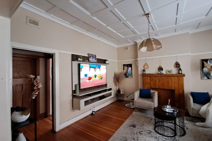 Versatile 5-Bedroom House with Pool and Flatlet in Observatory, For Sale.
