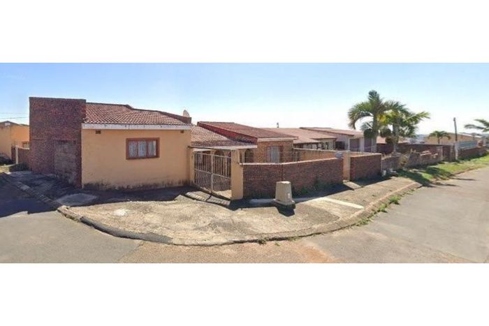 4-Bedroom House For Sale in Stanmore with Parking, Near Amenities and Schools.