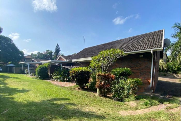 For Sale: House in Meer En See with 3 beds, 2 baths, and 4 parking.