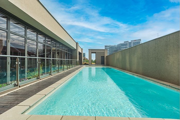 Morningside Apartment To Rent: Pool, gym, restaurant, secure parking, 24-hour service.