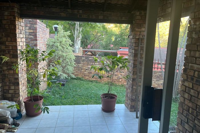 House for Sale in Nelspruit Ext 22: 2 Bedrooms, garden, pet-friendly, secure.