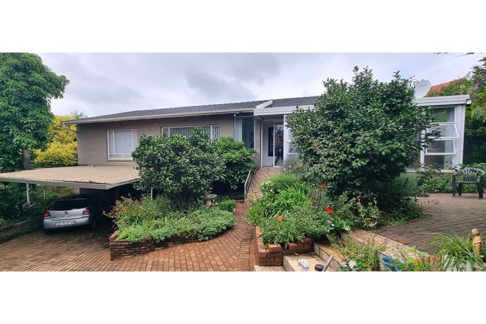 Linmeyer House For Sale: 5 Bedrooms, Business Space, 2 Bathrooms, Ample Parking.