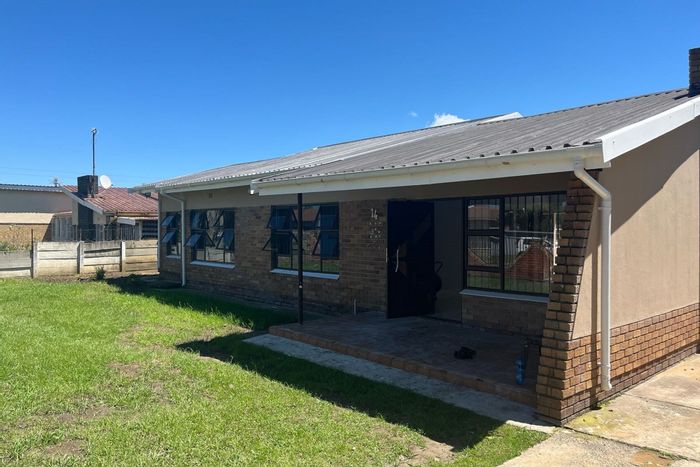 Dundee Central House For Sale: 3 beds, 2 baths, open-plan living, covered parking.