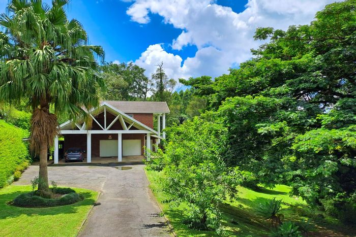Upper Ferncliffe House For Sale: 4 bedrooms, pool, loft, and scenic views.
