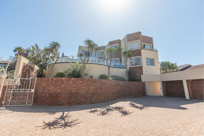 For Sale: Spacious 6-bedroom house in Bluewater Bay with pool, jacuzzi, and views.