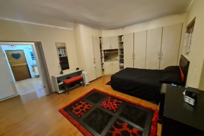 For Sale: Townhouse in Chancliff Ridge with garden, security, and pet-friendly amenities.