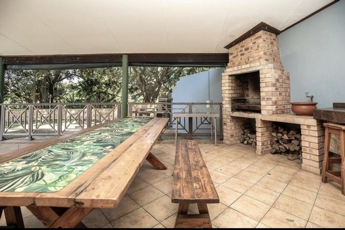 For Sale: House in Meer En See with pool, office, and flatlet.