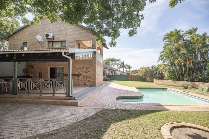 For Sale: House in Meer En See with pool, office space, and flatlet.