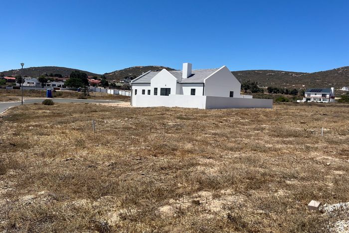 For Sale: House in St Helena Views with indoor braai, enclosed garden, and inverter.