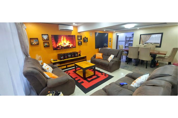 For Sale: Ennerdale House with 3 Bedrooms, Storage, Security, and Fiber Internet.