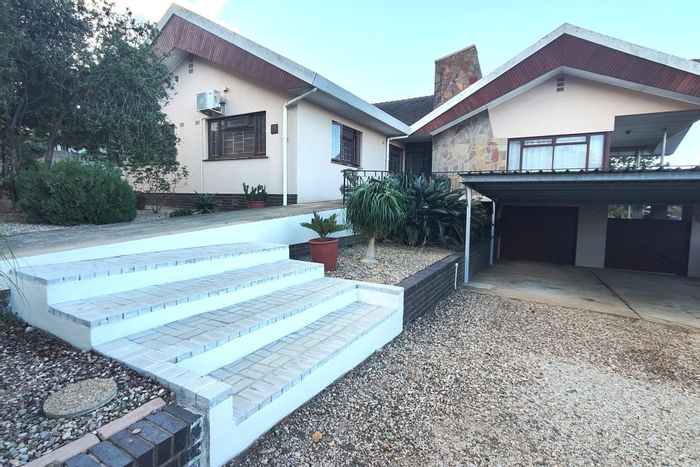 Spacious house in Moorreesburg Central for sale, featuring solar power and entertainment areas.