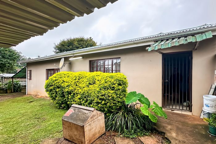 For Sale: 2-bed, 2-bath house in Prestbury, gated community near gardens and schools.