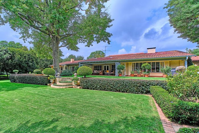 Inanda House For Sale: 3721m², security, pool, cottage, development potential.