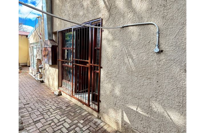 Cottage To Rent in Sasolburg Ext 1: 1-bedroom, private entrance, parking, WiFi included.