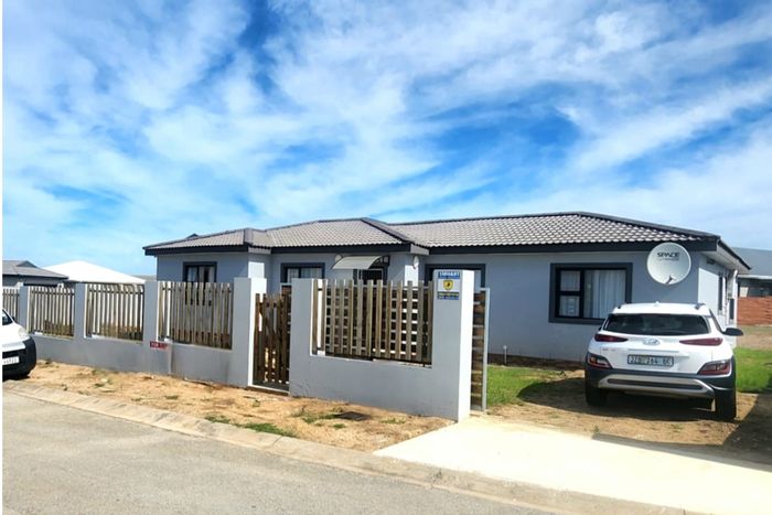 House For Sale in Fountains Estate: 3 Bedrooms, Spacious Yard, Close to Amenities.