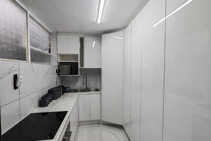 3-Bedroom Townhouse To Rent in Sandown with Garden, Pool, and Security.