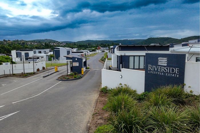 For Sale: 2-Bedroom Apartment in Nahoon Valley Park with gym, pool, and security.