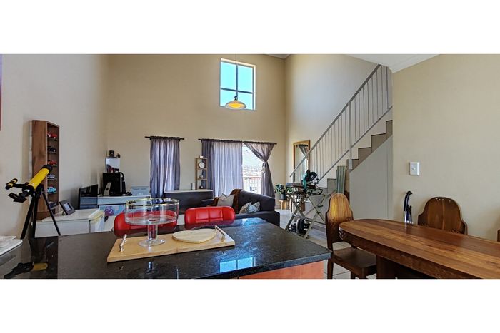 For Sale: Apartment in Costa Da Gama with pool, security, and beach access.