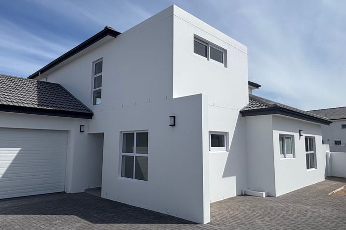 For Sale: House in Shelley Point with golf course views, 4 beds, double garage.