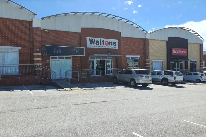 Prime retail space in Charlo, to rent, 287m2 with high visibility and parking.