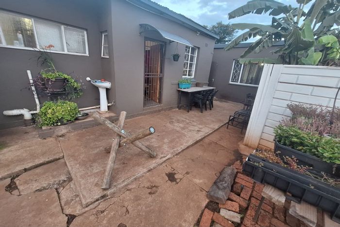 4-Bedroom House with Flatlet and Security Features for Sale in Brenthurst