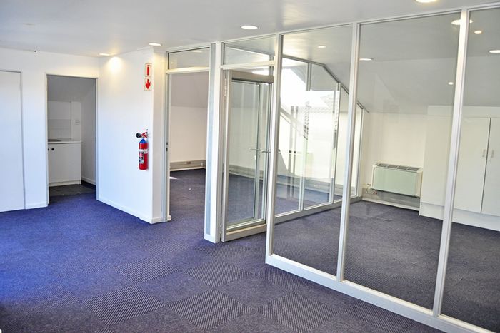 Office to Rent in Techno Park: 71m², reception, two offices, kitchen, balcony.