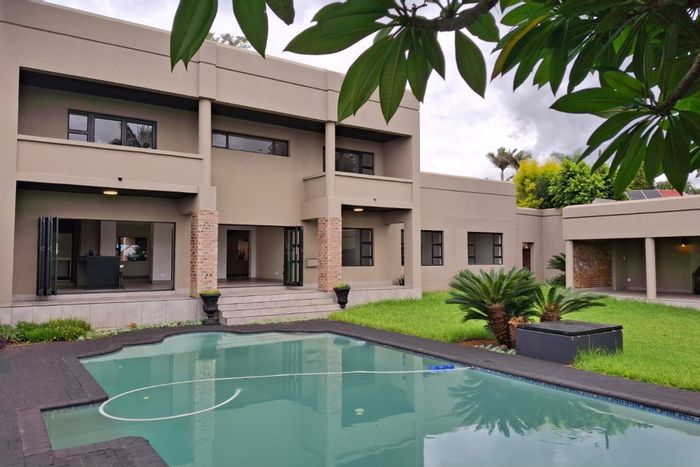 Garsfontein House For Sale: 5 bedrooms, flatlet, pool, and double garage.