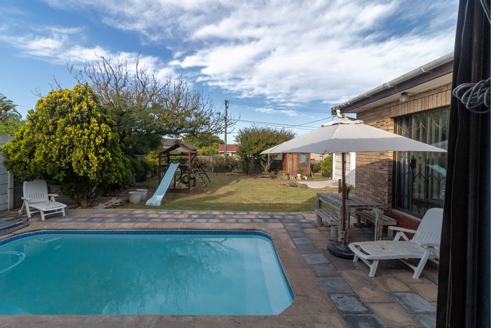For Sale: Spacious Oakglen house with pool, bachelor flat, and ample parking.