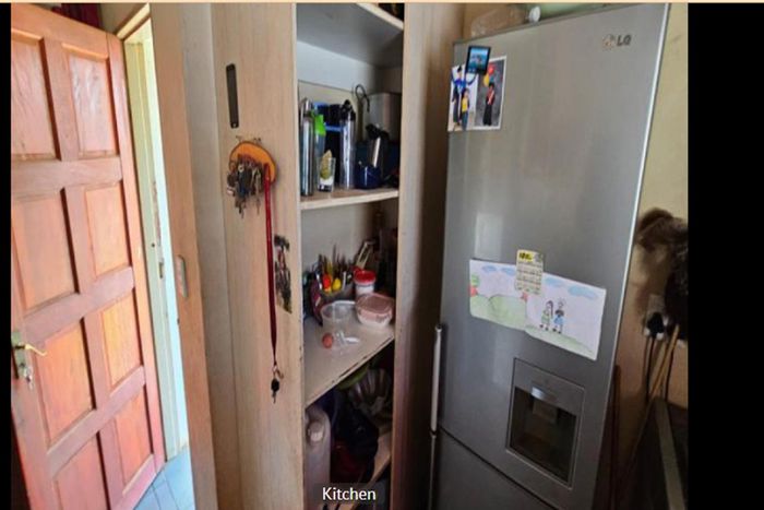 House for Sale in Mashishing: 2 beds, patio, covered parking, close to amenities.