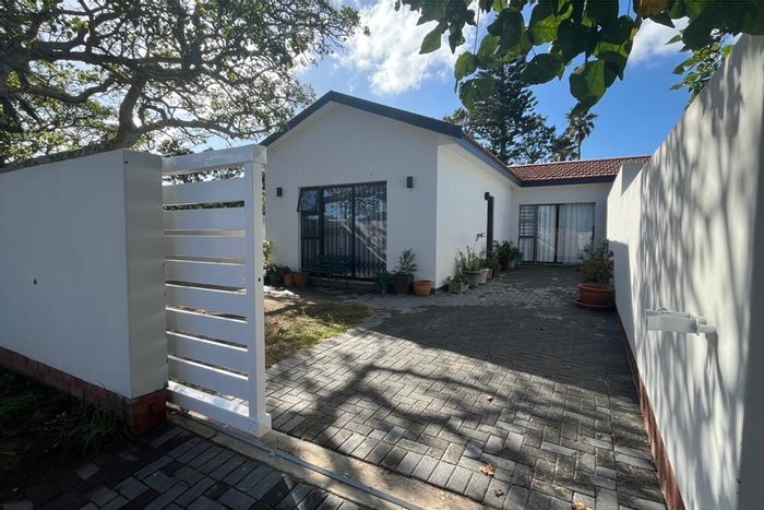 2-Bedroom Apartment in Kabega To Rent, includes courtyard, study nook, and secure parking.