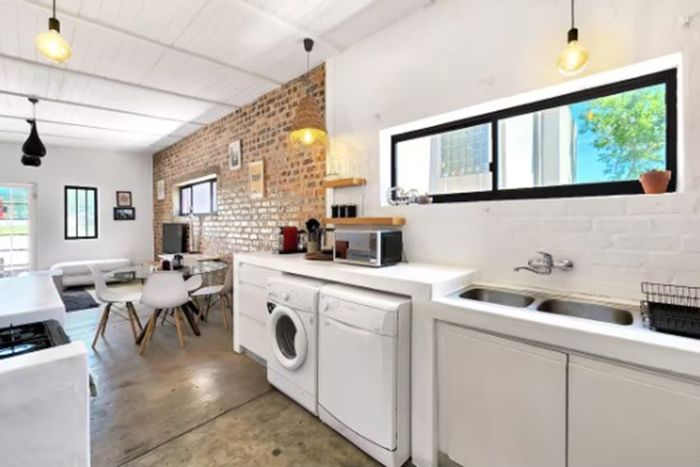 Bo Kaap Apartment To Rent: 2 Bedrooms, en-suites, views, central location.