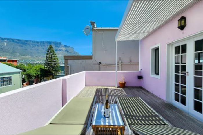 Bo Kaap Apartment To Rent: 2 Bedrooms, en-suites, views, central location.
