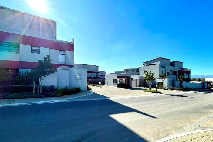 Langeberg Heights Apartment For Sale: 2 Bedrooms, Loft, Balconies, Secure Parking.