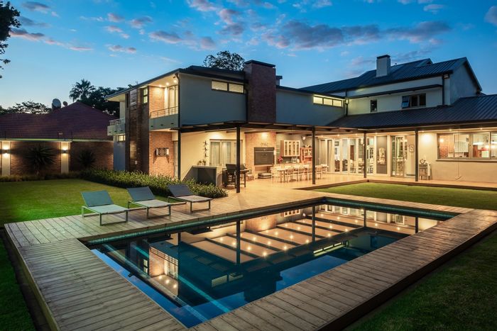 For Sale: Unique Waterkloof House with 6 Bedrooms, 3 Buildings, Pool, and Security.