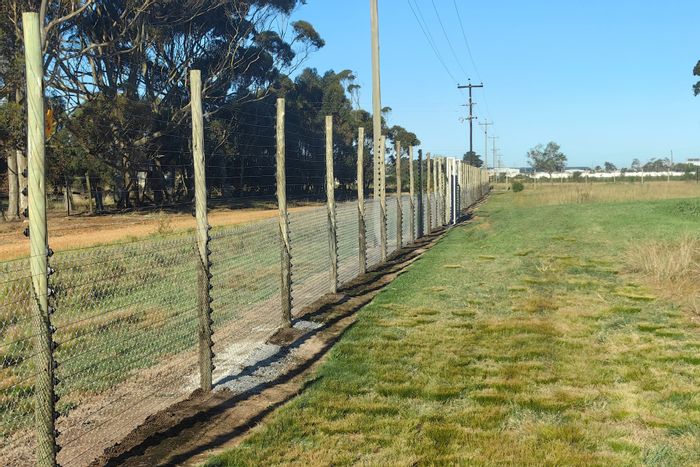 For Sale: Greenbushes AH Small Holding with spacious home, dam, and extensive parking.