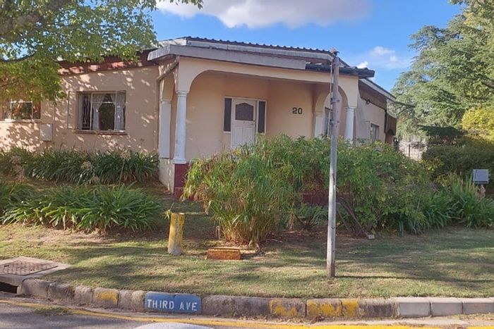 House for sale in Ceres Central with two flatlets and entertainment area.