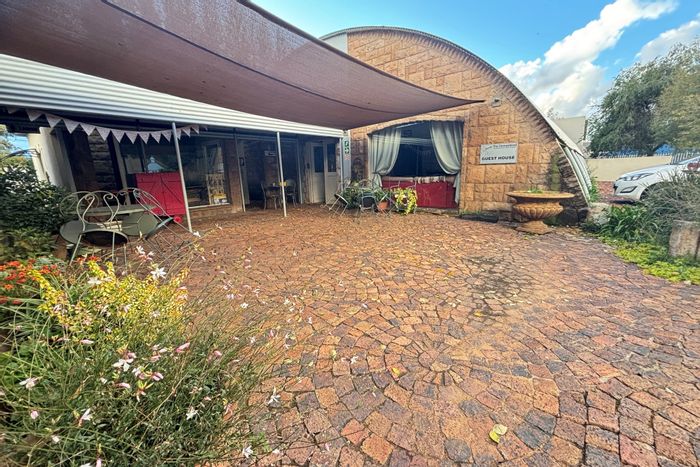 Vaalpark Guest House For Sale: 15 suites, restaurant, garden, and ample parking.