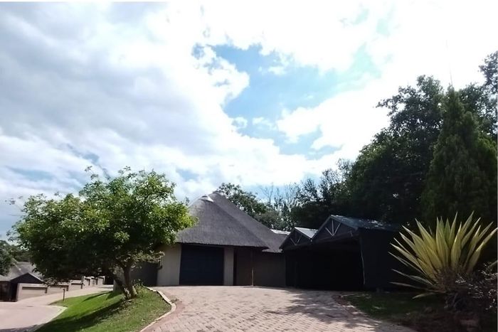 Rietfontein House For Sale: Spacious garden, lapa, community amenities, and security.