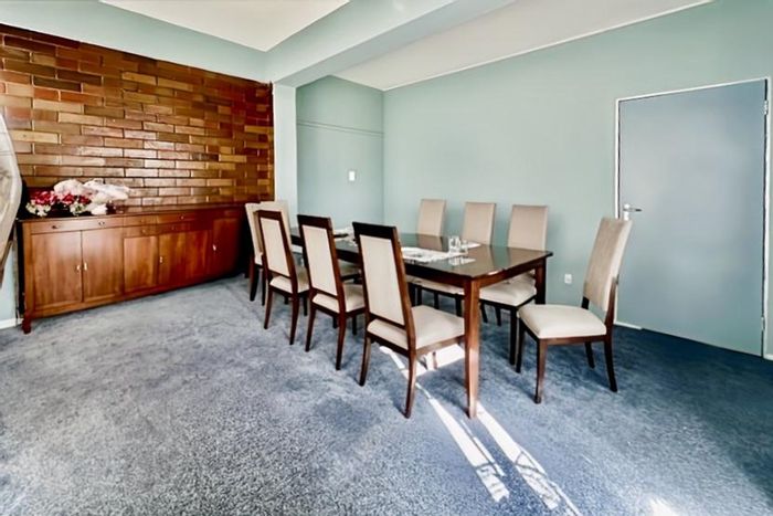 Scottsville Apartment For Sale: 1-bed, parking, patio, near amenities.