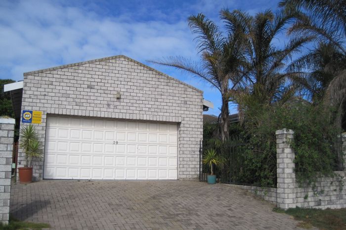 House for Sale in Saldanha Central: 3 beds, indoor braai, double garage.