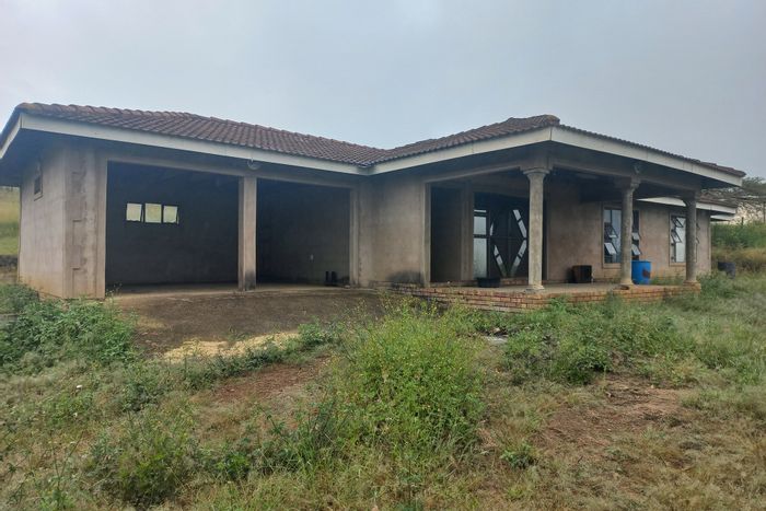 House for Sale in Pietermaritzburg Rural: Incomplete, spacious yard, prepaid electricity.