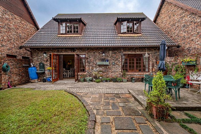3-Bedroom Townhouse in Lorraine For Sale: Enclosed garden, double garage, eco-friendly features.