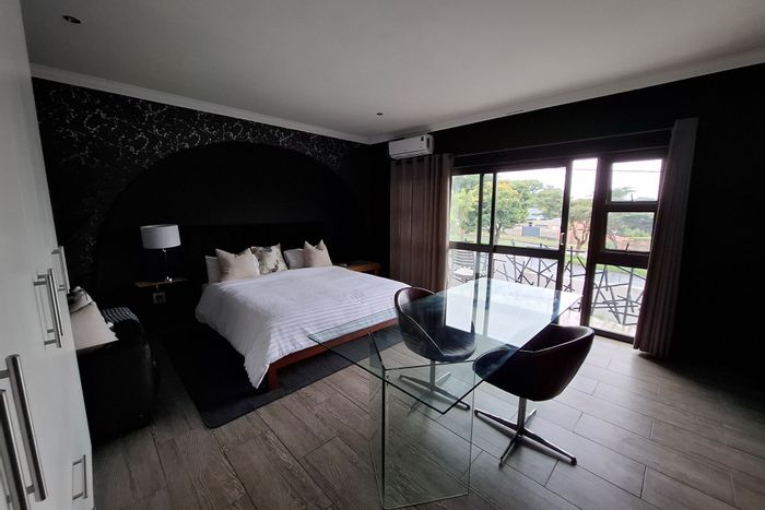 Blairgowrie Apartment To Rent: Furnished studio with balcony, pool, and secure parking.