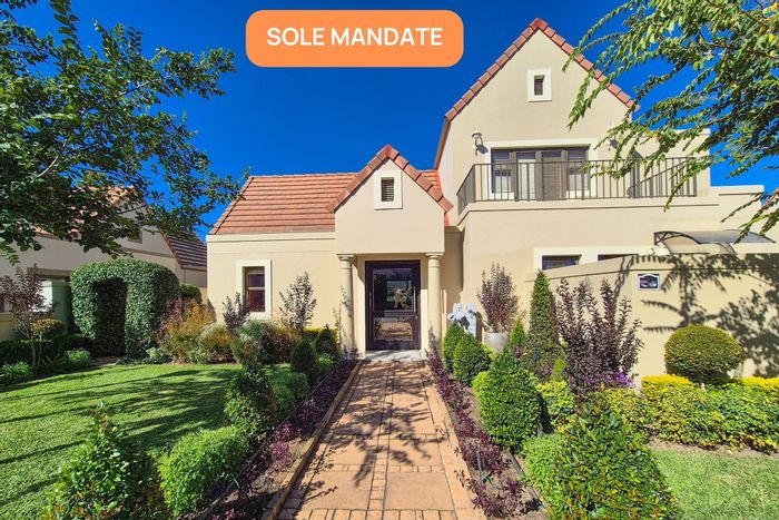 For Sale: House in Boschenmeer Golf & Country Estate with 3 en-suite bedrooms, braai room.