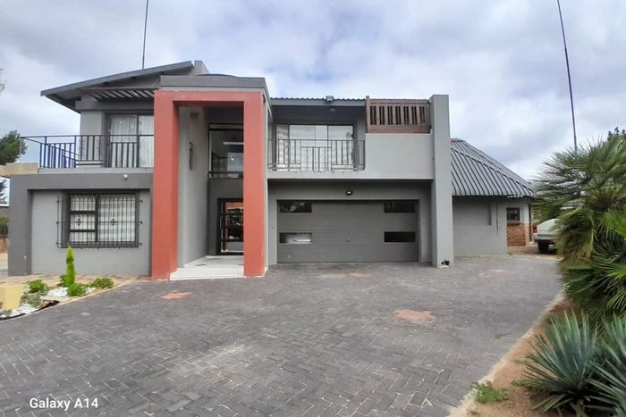 For Sale: House in Sunair Park with pool, garage, and five bedrooms.