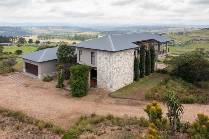 For Sale: House in Intaba Ridge Secure Eco Estate with gourmet kitchen, conservatory, and amenities.